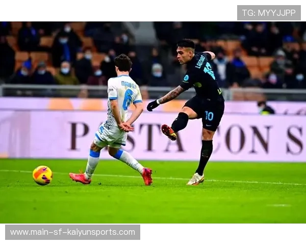 劳塔罗禁区前沿摆脱抽射近角，国际米兰1比0绝杀克雷莫内塞